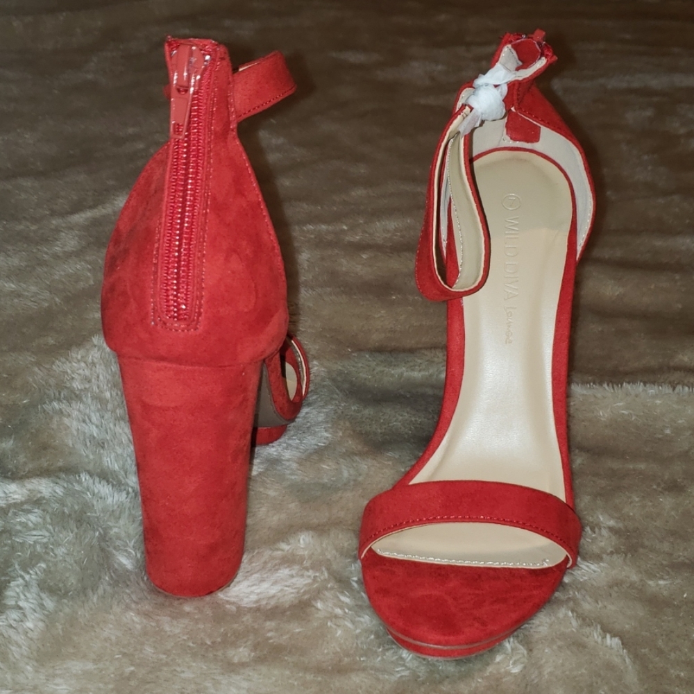 Heels - Picture 2 of 2